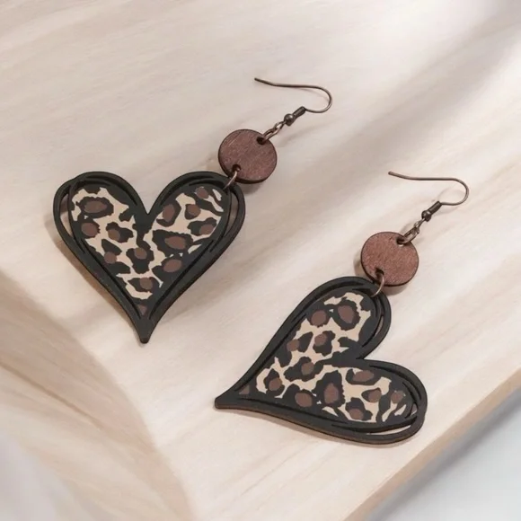 Leopard Heart Wood Earrings - Picture 4 of 4